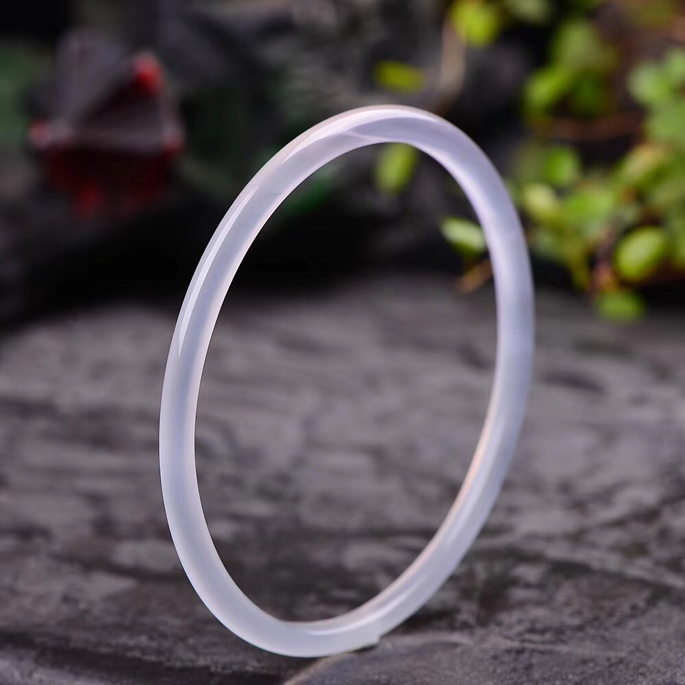 晶莹叮当，仙气自来——厂价批发巴西白玉髓细圈手镯，打造灵动时尚风